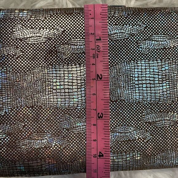 💥Host Pick!💥 Vintage Y2K Holographic Silver Snakeskin Clutch - Picture 10 of 10